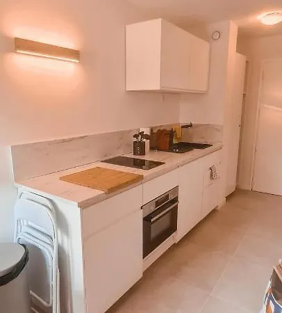 Appartement Superbe Studio Moderne à *